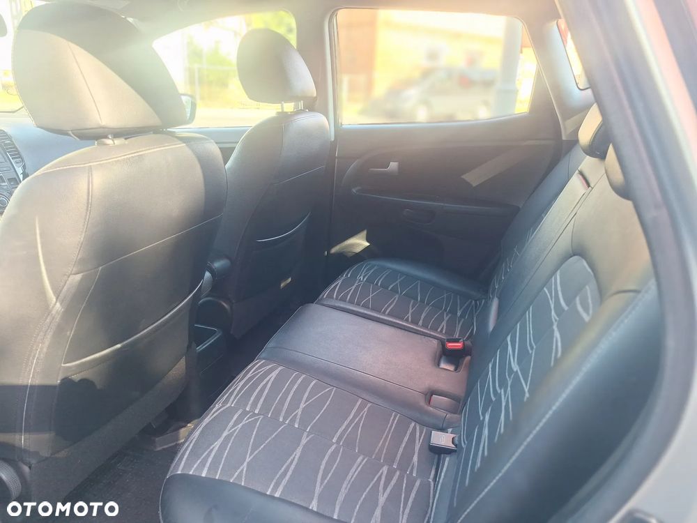 Kia Venga - 18