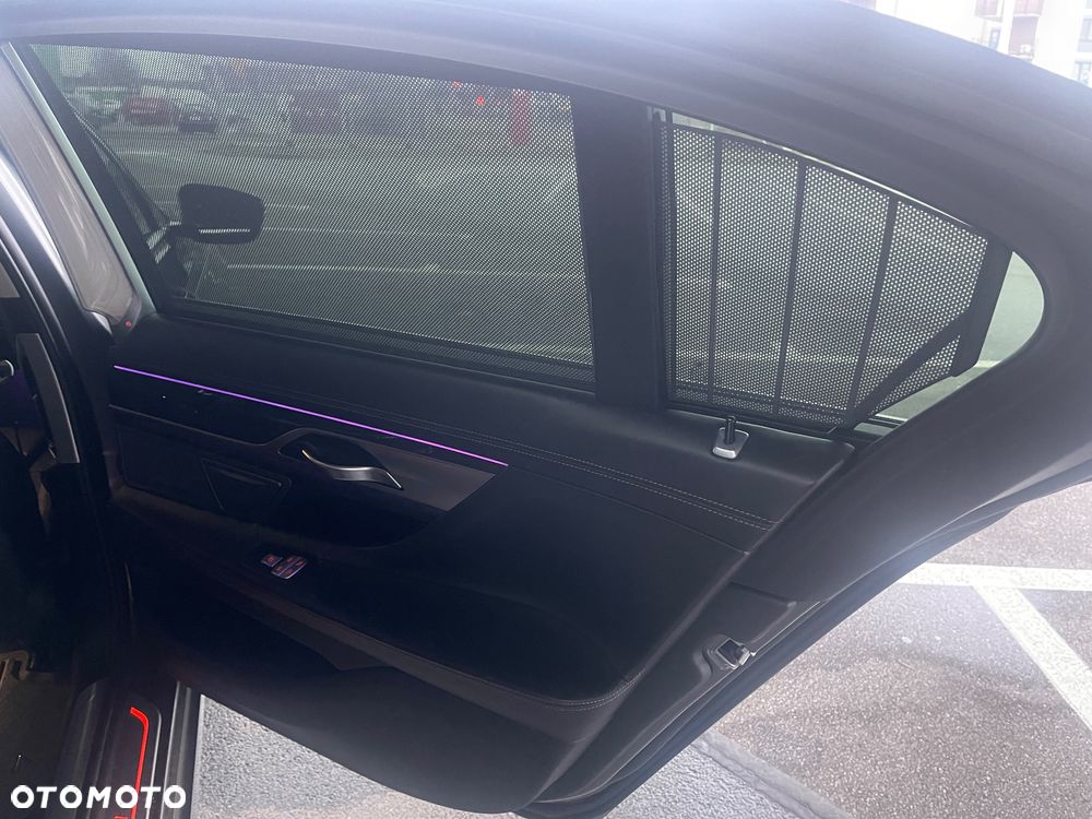 BMW Seria 7 750Li xDrive - 24