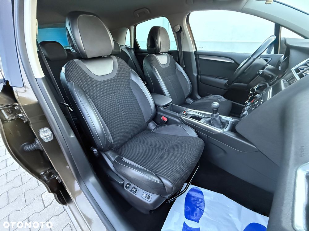 Citroën C4 VTi 120 Exclusive - 25