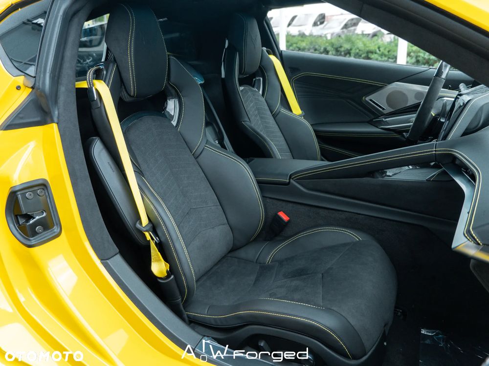 Chevrolet Corvette - 21