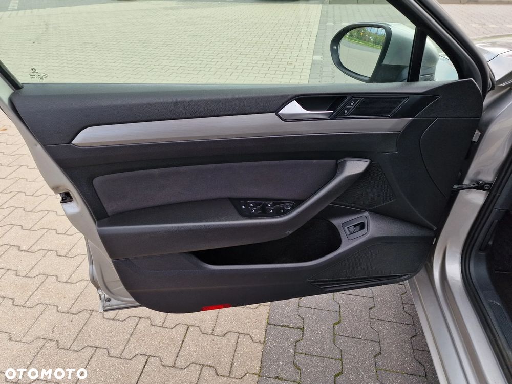 Volkswagen Passat 1.6 TDI BMT Comfortline - 12