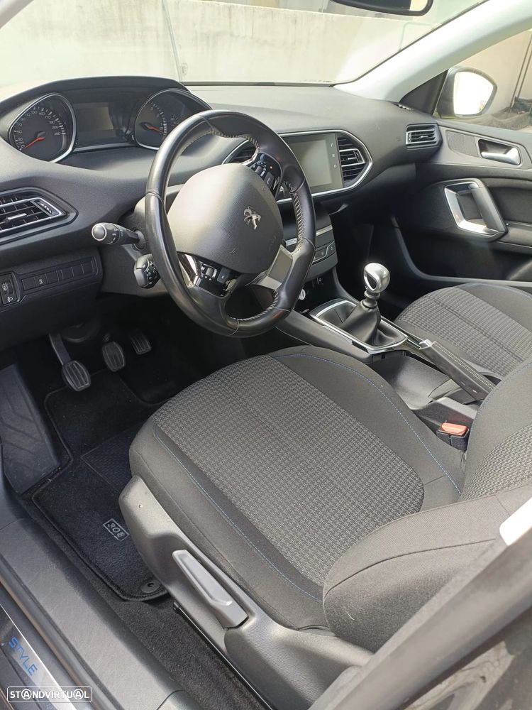 Peugeot 308 SW - 14