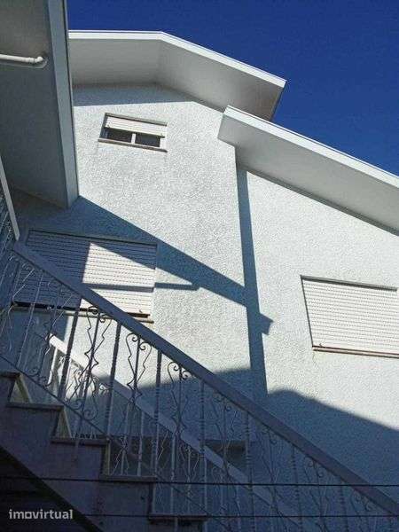 ARRENDAMENTO Excelente Moradia T3 +1 (c/ Estudio Chalé) - Sanguedo - Grande imagem: 2/10