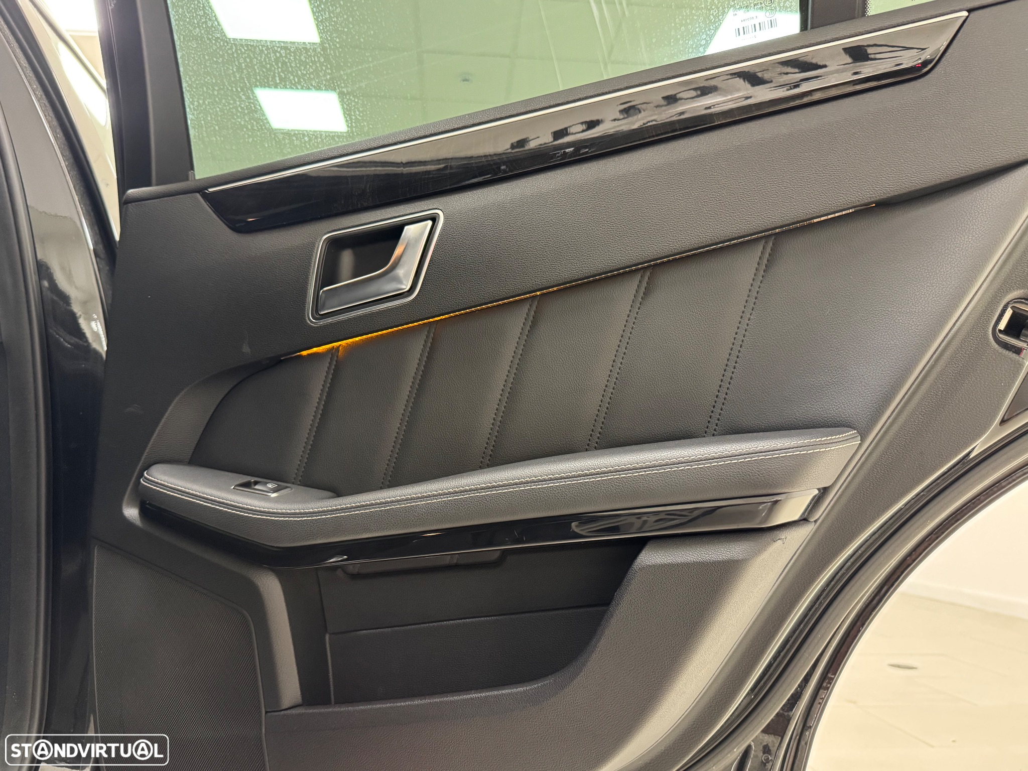 Mercedes-Benz E 300 Bluetec Hybrid Avantgarde - 37
