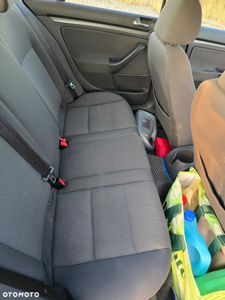 Volkswagen Jetta 1.6 Trendline - 11