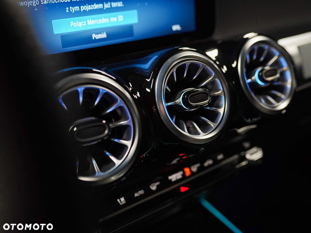 Mercedes-Benz GLB 200 AMG Line 7G-DCT - 25