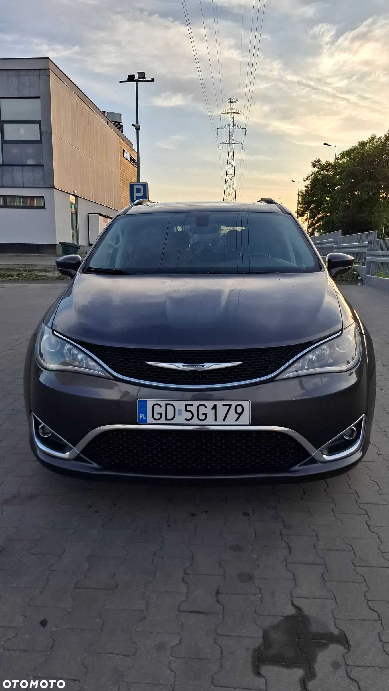 Chrysler Pacifica - 1