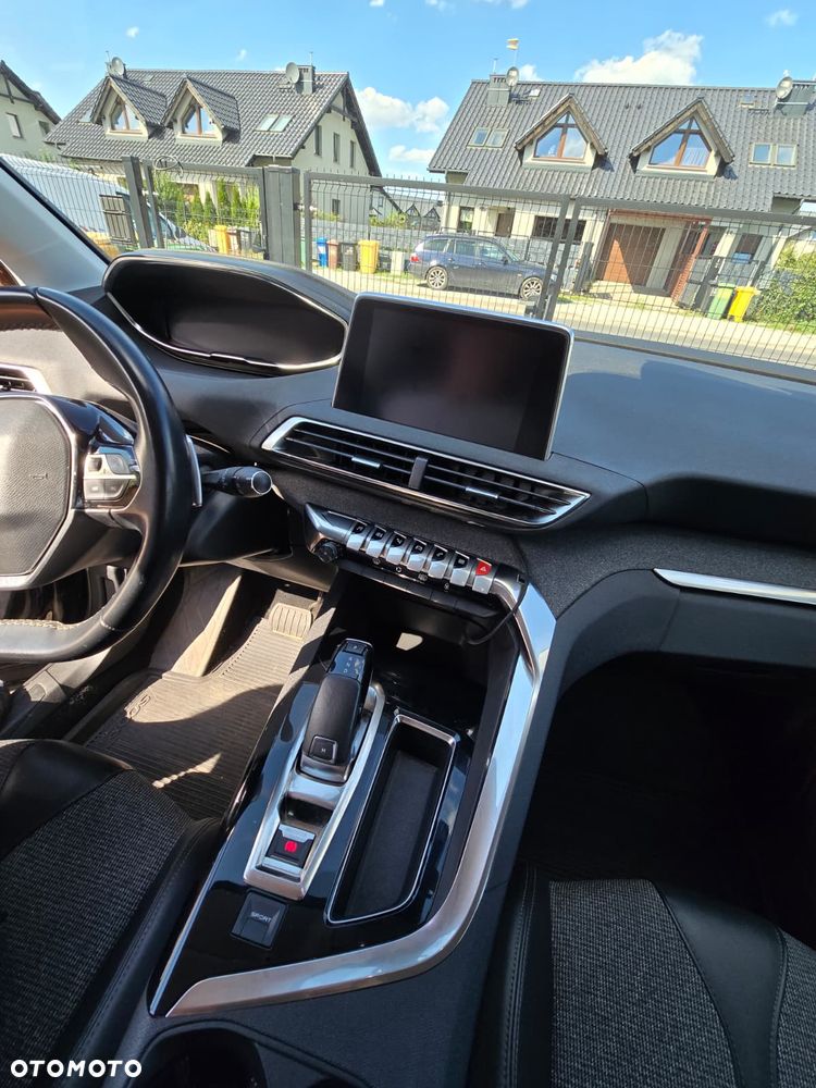 Peugeot 5008 1.2 PureTech Allure S&S EAT8 - 8