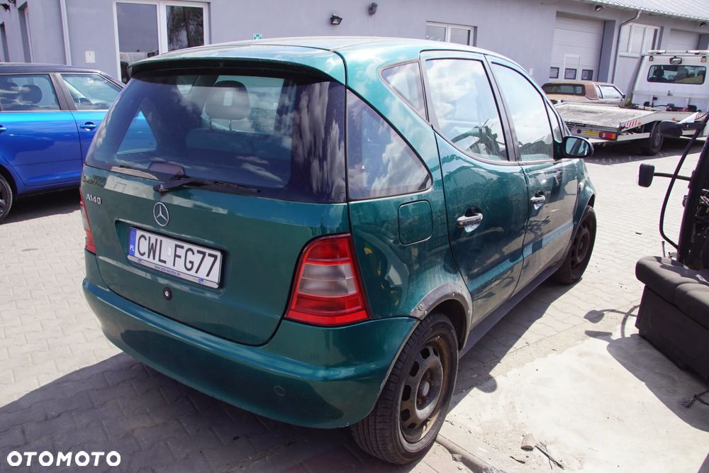 Auto na części - Mercedes A-Klasa W168 1.4 82 KM 166940 716501 282 1998R Silnik Skrzynia Drzwi Maska Błotnik Klapa Zderzak Lusterko Lampa Klamka Szyba Deska Kokpit Sterownik Moduł Czujnik Licznik Panel Kierownica - 6