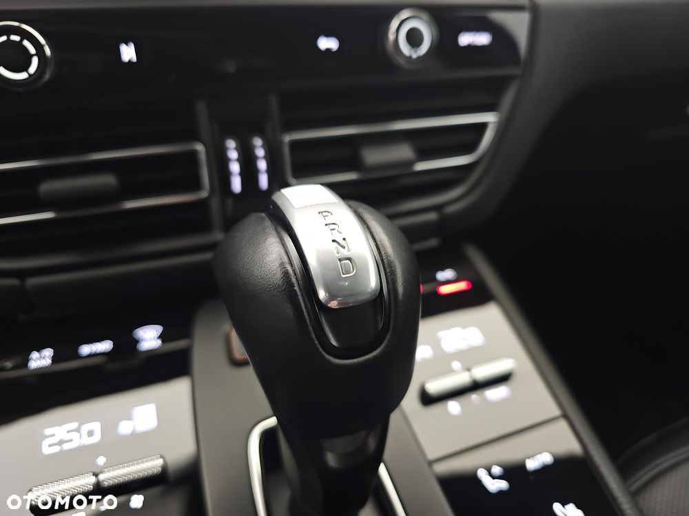 Porsche Macan T - 17