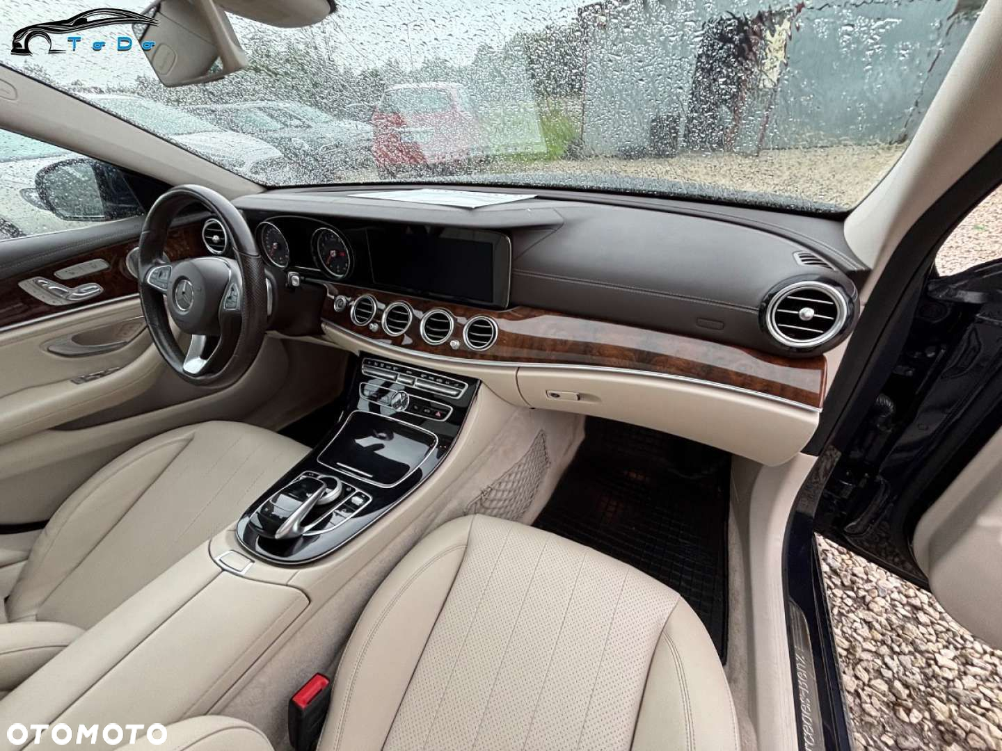 Mercedes-Benz Klasa E 300 9G-TRONIC - 26