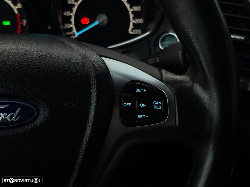 Ford EcoSport 1.0 EcoBoost Titanium - 12