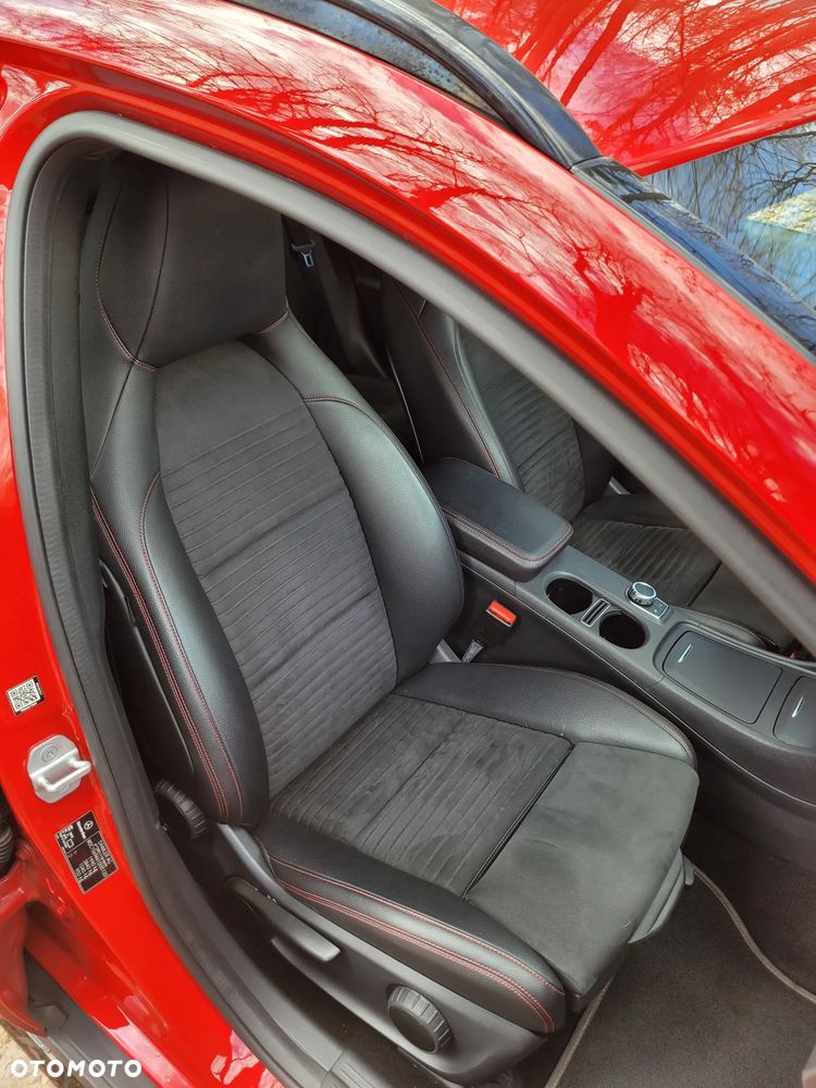 Mercedes-Benz GLA 250 4-Matic AMG Line - 13
