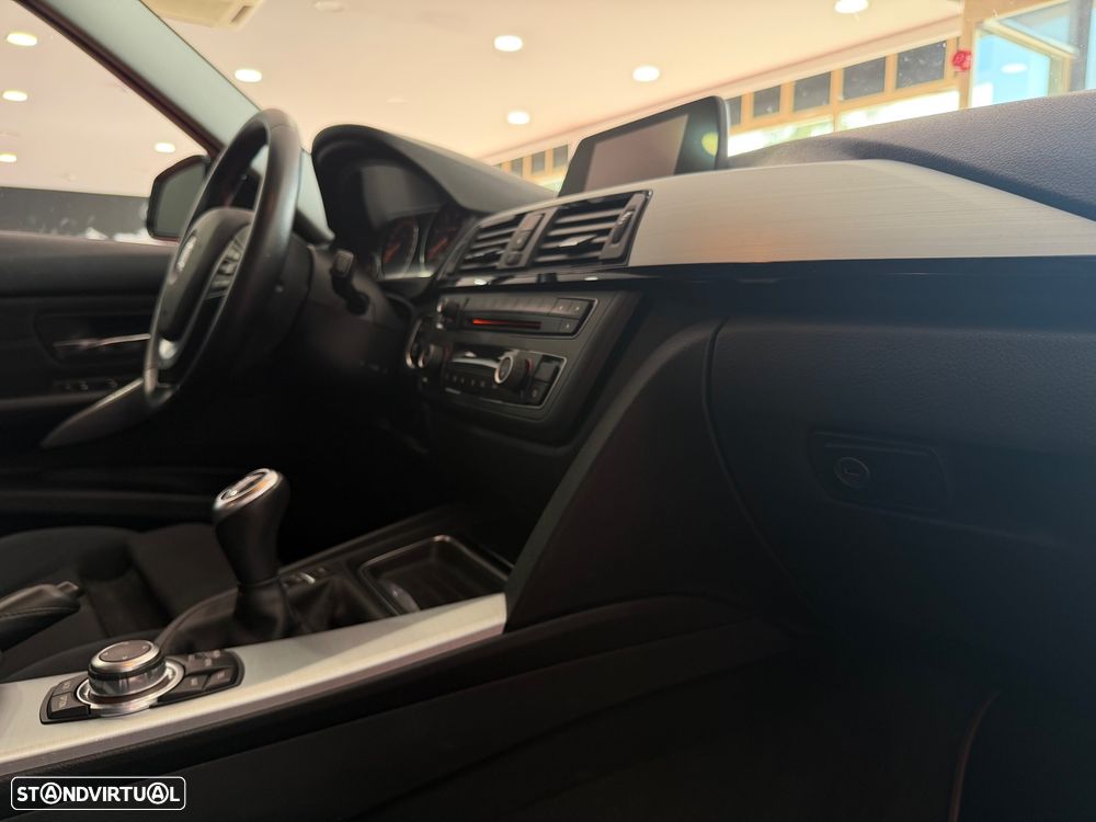 BMW 320 d Sport Line - 18