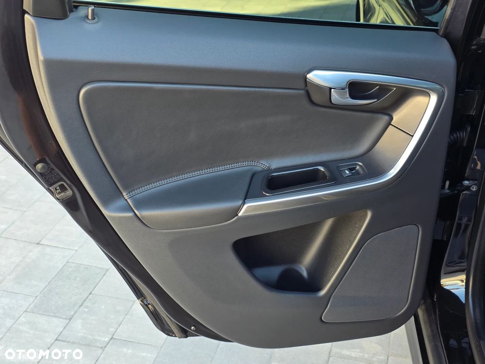 Volvo XC 60 D4 Geartronic Summum - 25