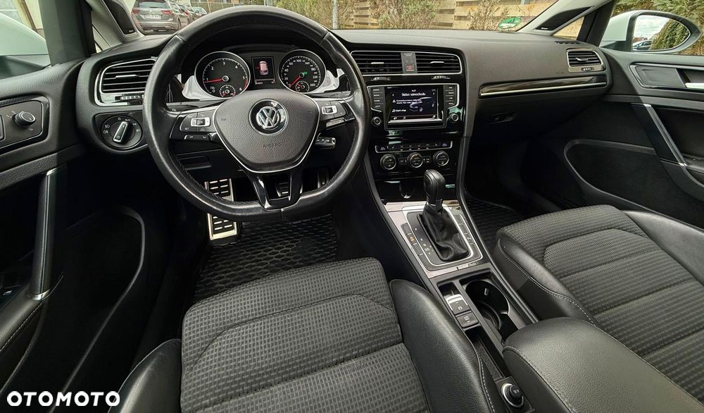 Volkswagen Golf - 24