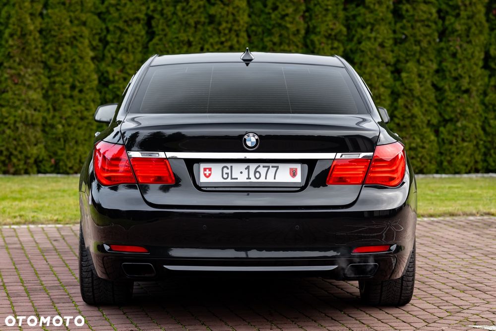 BMW Seria 7 750i xDrive - 11