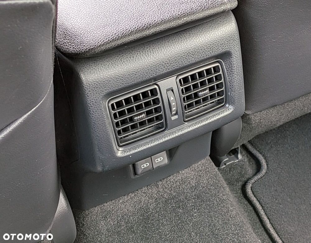 Toyota Camry 2.5 Hybrid Comfort CVT - 39