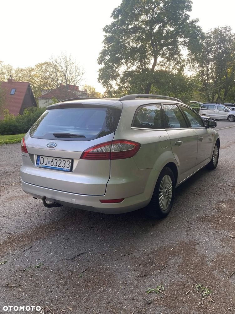 Ford Mondeo 2.0 Ghia - 7