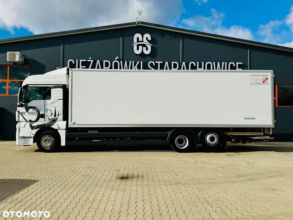 MAN MAN MAN TGX 26.440 // E6 // chłodnia z windą // 22 Epal // sypialka // - 4