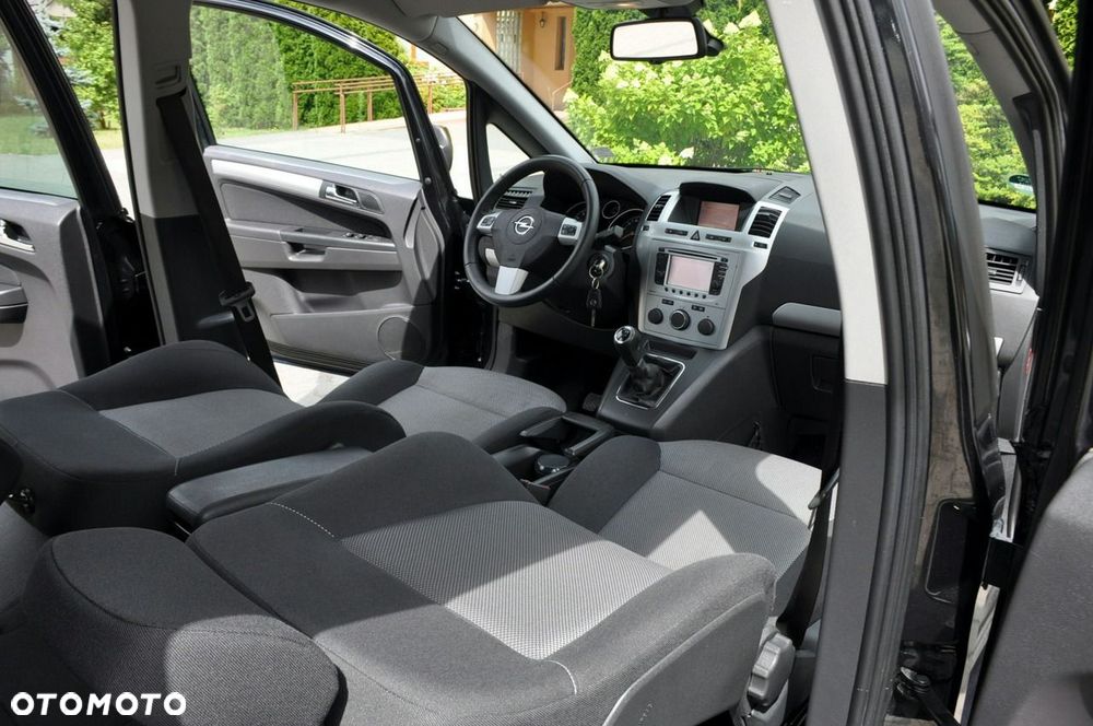 Opel Zafira - 24