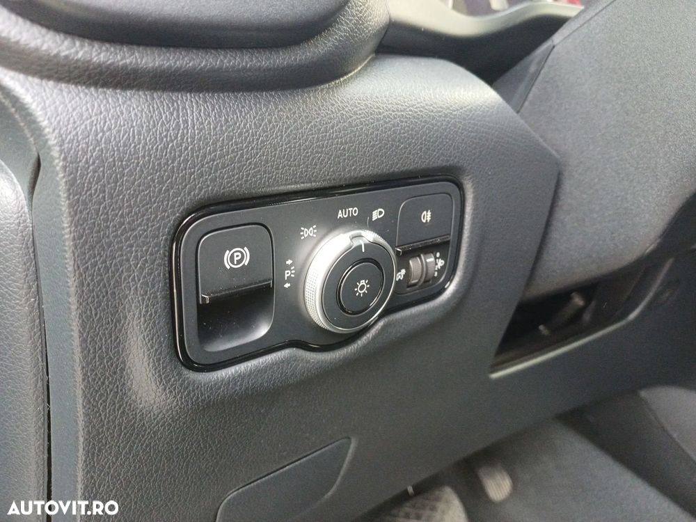 Mercedes-Benz Vito Compact 114 CDI 136CP RWD 9AT Pro - 13