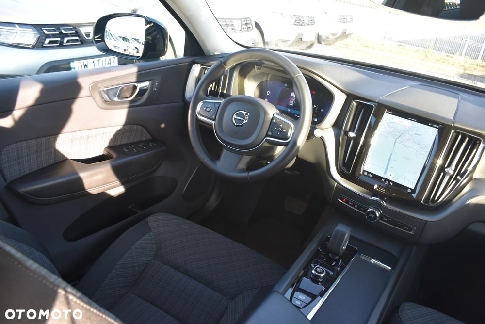 Volvo XC 60 B4 B Essential - 32