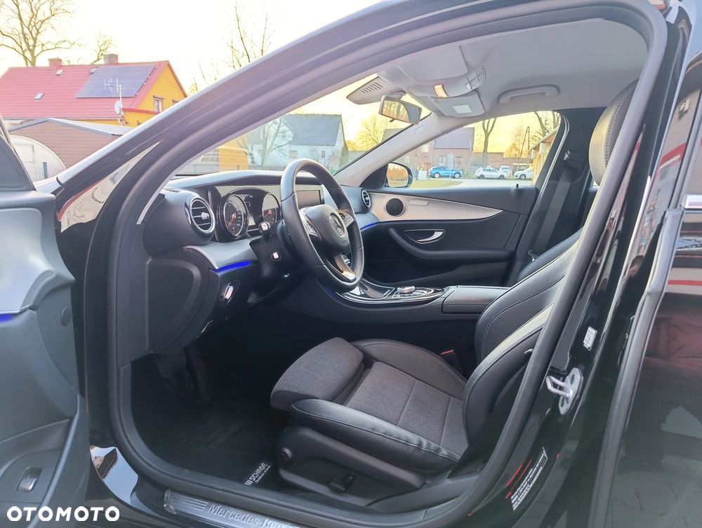 Mercedes-Benz Klasa E 200 9G-TRONIC AMG Line - 16