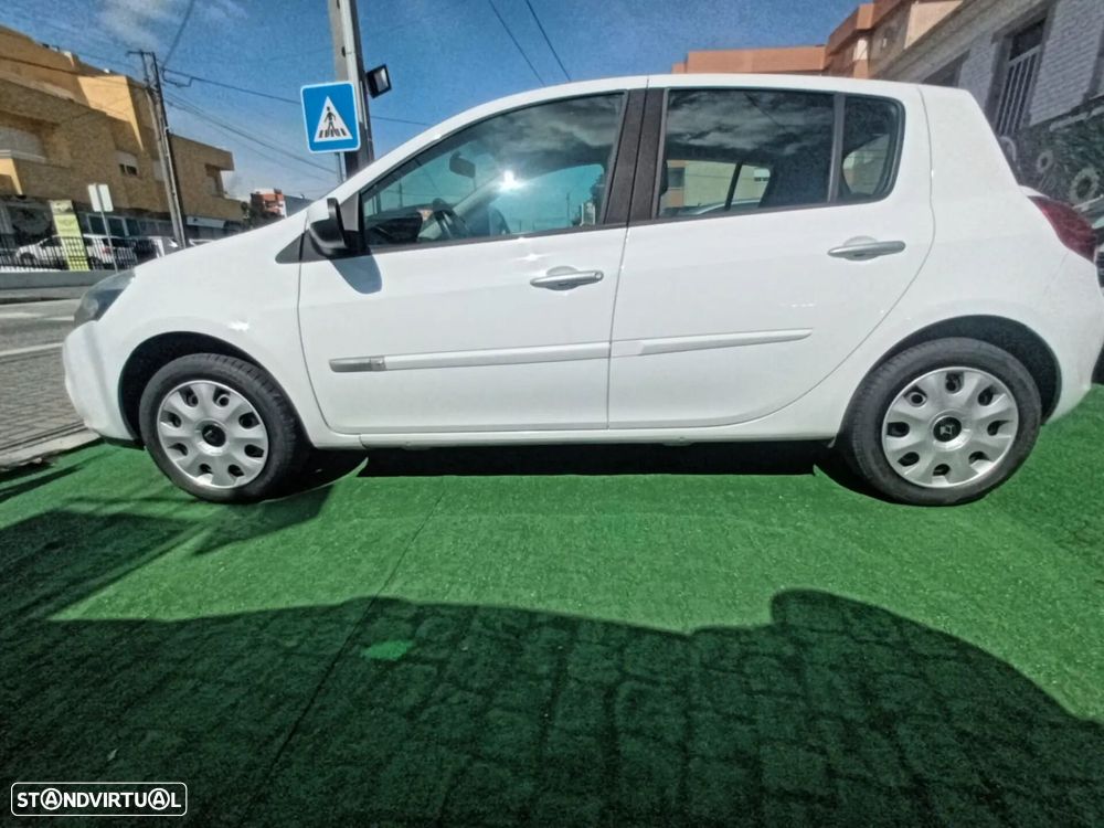Renault Clio 1.5 dCi Dynamique S - 8