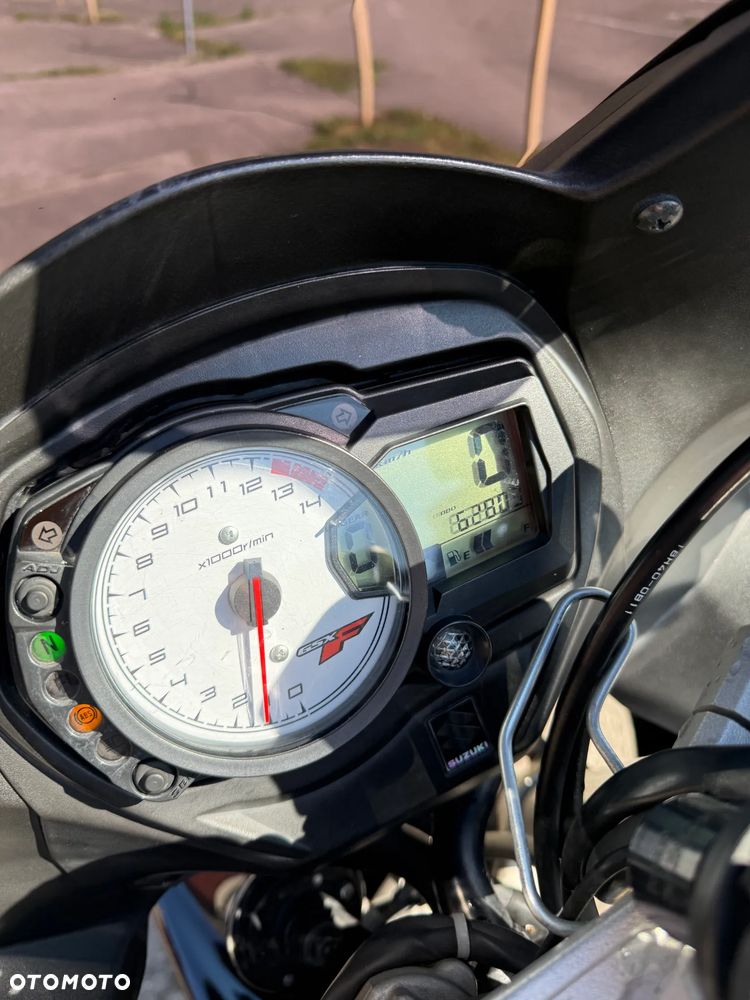 Suzuki GSX - 6