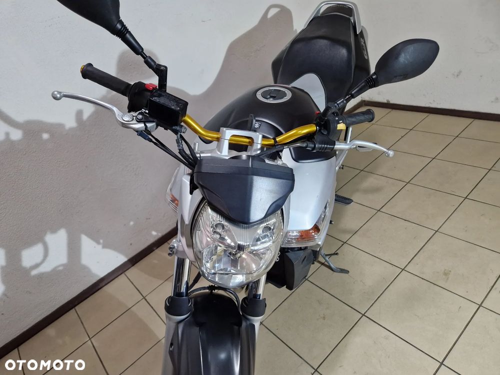 Suzuki GSR - 19