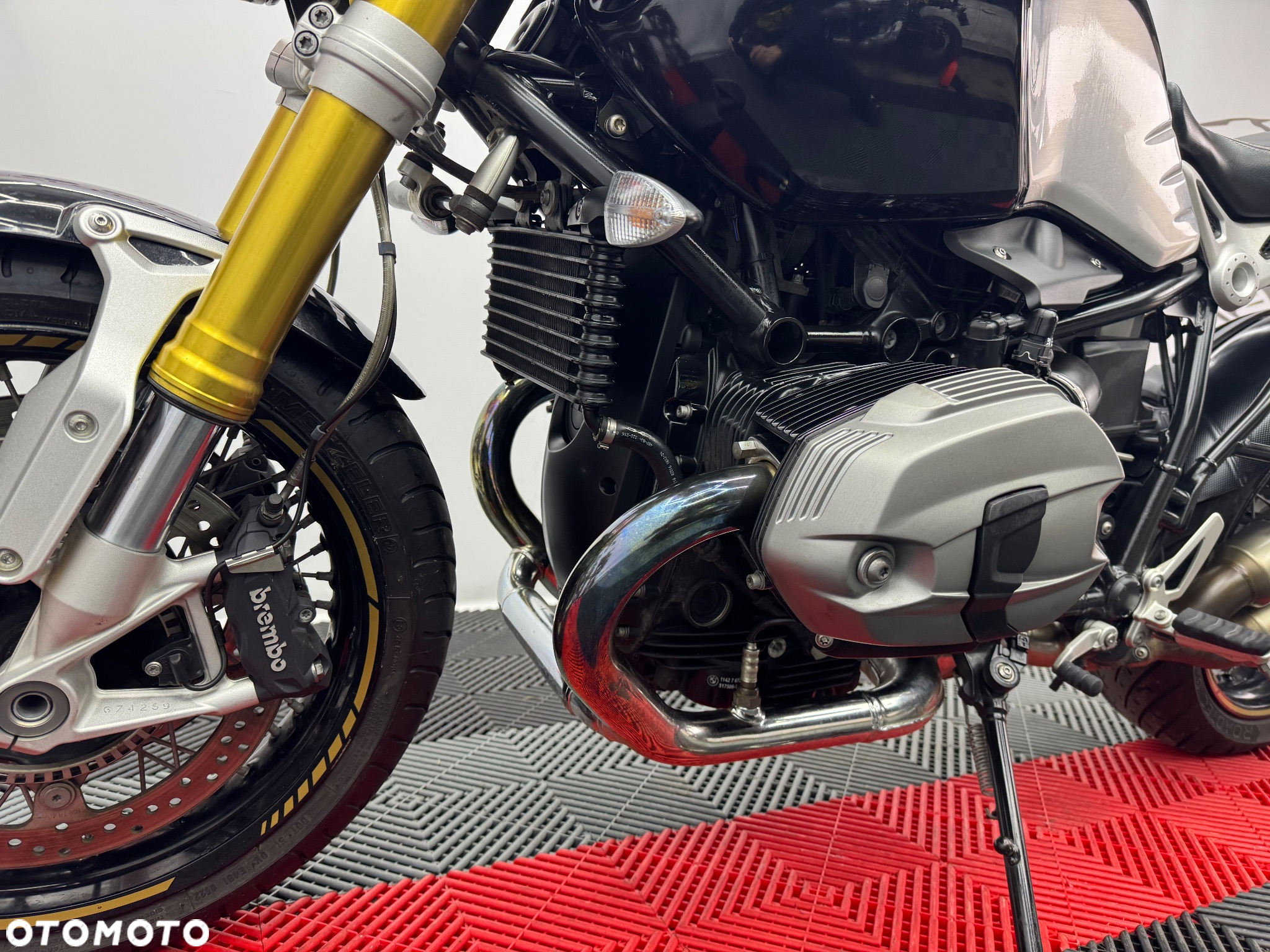 BMW R - 19