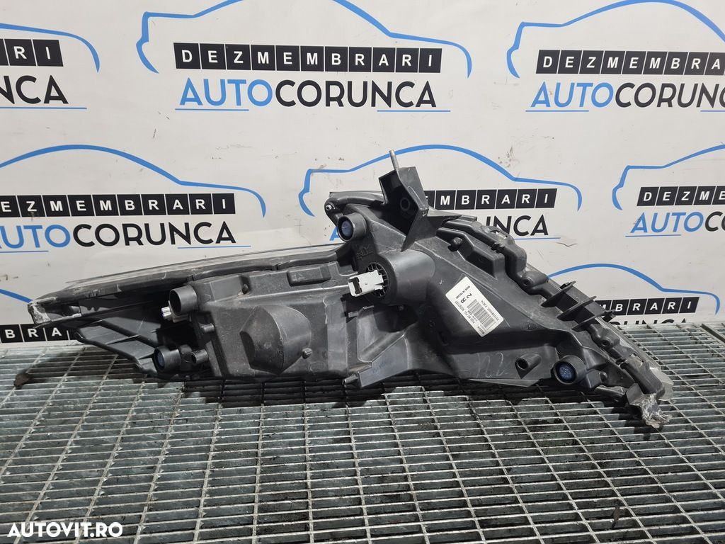 Far Dreapta Nissan Juke Facelift 2014 - 2018 SUV 4 Usi (930) Cu lupă CU DEFECT 90097197 - 2