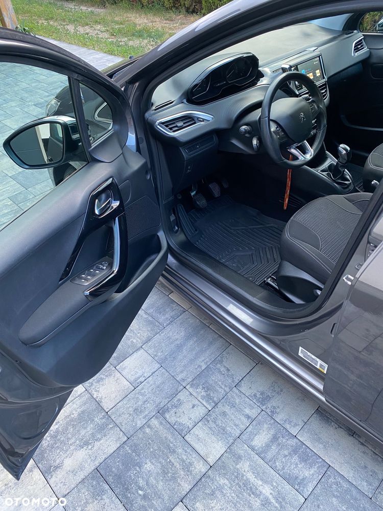 Peugeot 208 1.2 PureTech GPF Allure S&S - 10