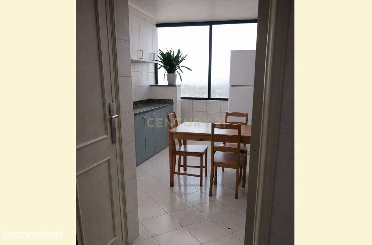 Apartamento T2 com varanda e lugar de estacionamento - Santa Maria da - Grande imagem: 4/16