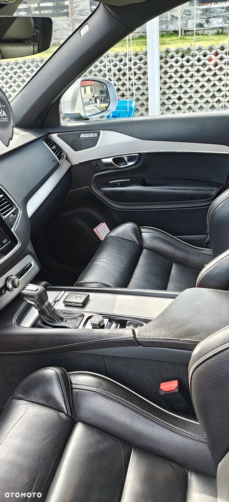 Volvo XC 90 D5 AWD R-Design 7os - 24
