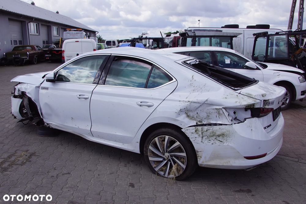 Auto na części - Skoda Octavia IV 2.0 TDI 150 KM DTTC VCW LS9R 2023R Silnik Skrzynia Drzwi Błotnik Lampa Lusterko Klamka Szyba Deska Kokpit Sterownik Moduł Czujnik Licznik Wyświetlacz Panel Kierownica - 5