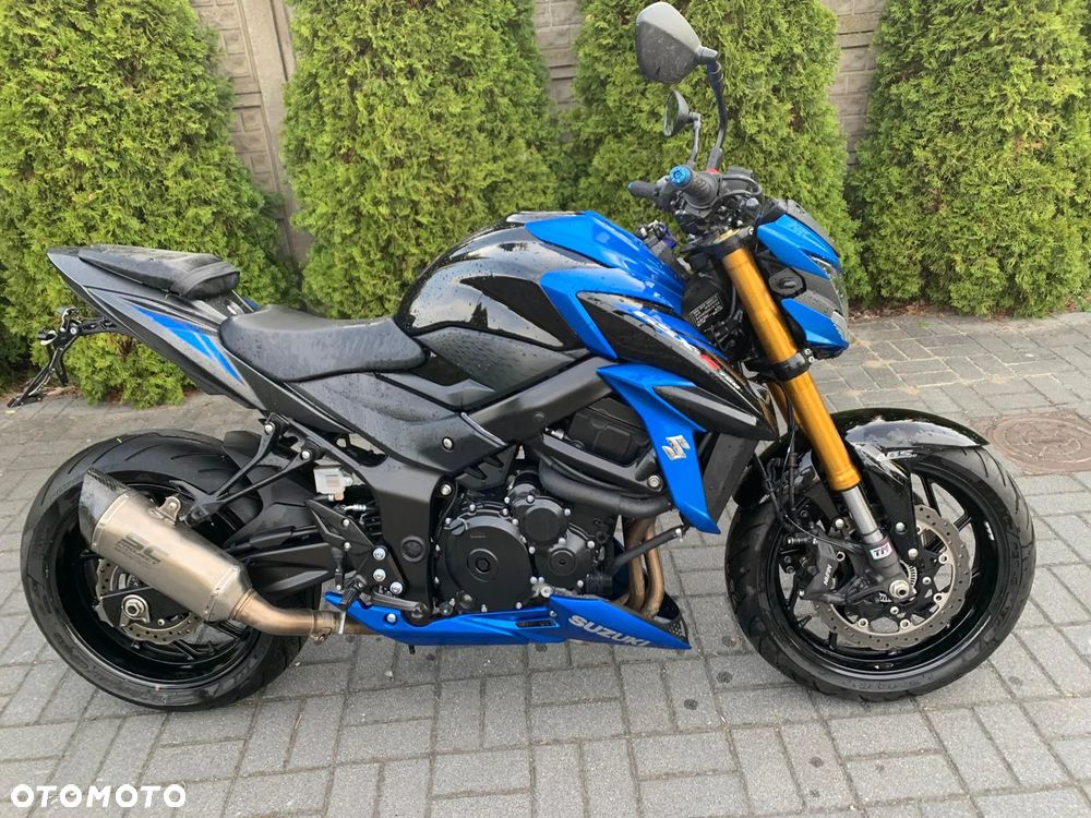 Suzuki GSR - 7