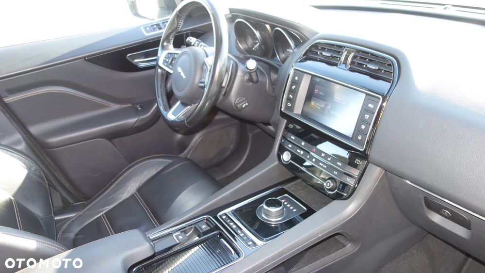 Jaguar F-Pace 2.0 i4D AWD Prestige - 17