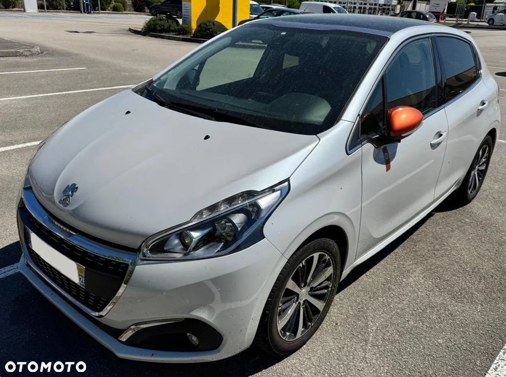Peugeot 208 - 1