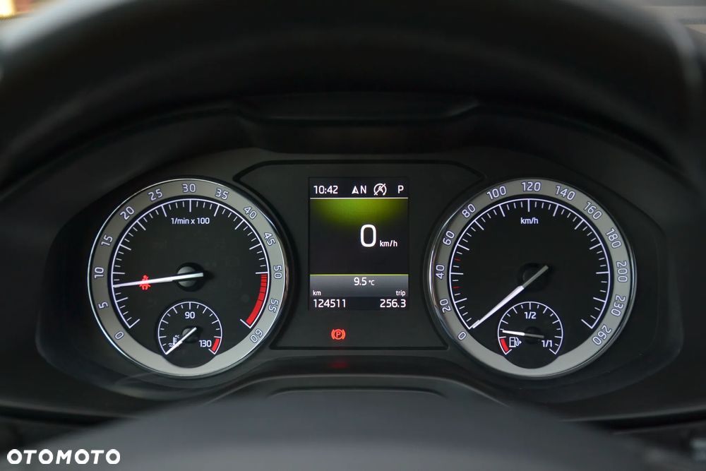 Skoda Karoq 2.0 TDI SCR 4x4 Style DSG - 25