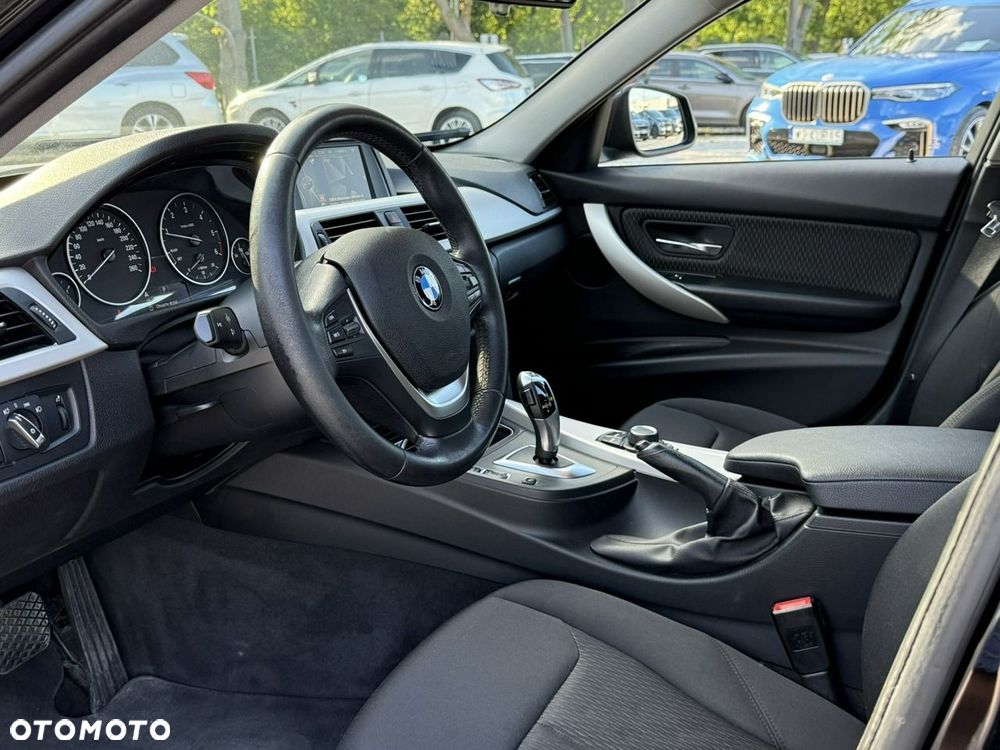 BMW Seria 3 320d - 10