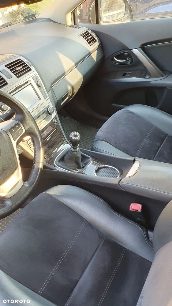 Toyota Avensis 2.0 D-4D Premium - 9