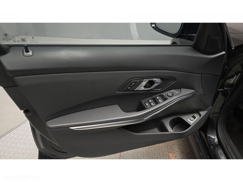 BMW Seria 3 - 17