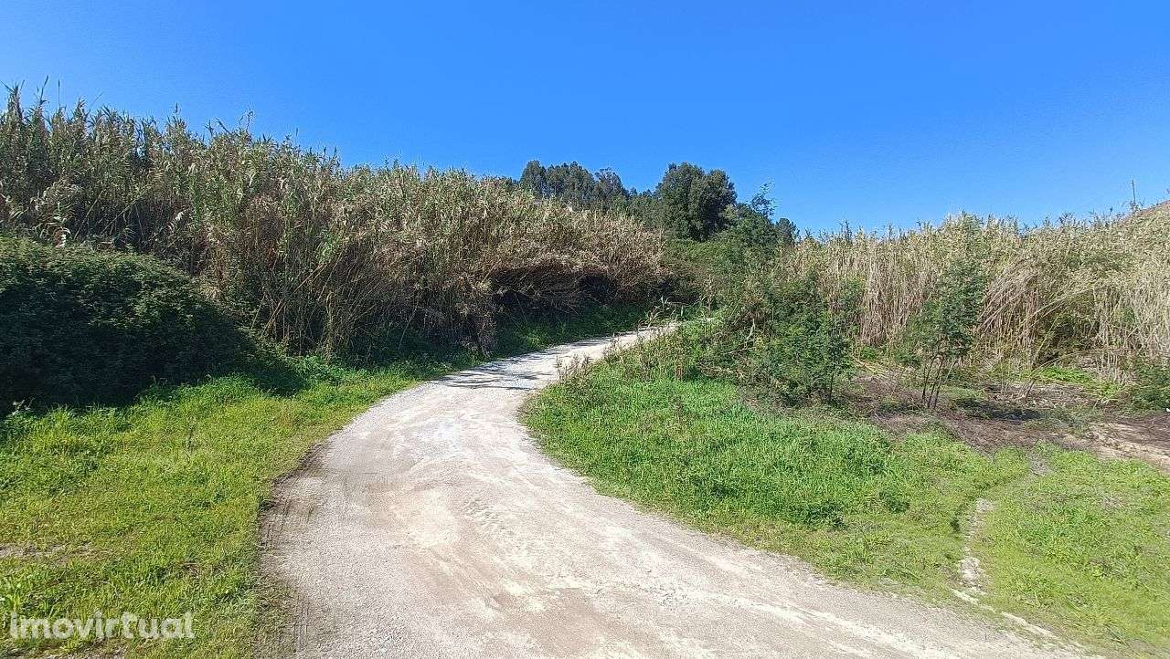 Lote terreno para Habitação Coletiva ( cave, r/c e 1º) - Grande imagem: 3/4
