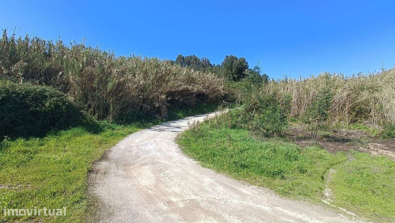 Lote terreno para Habitação Coletiva ( cave, r/c e 1º) - Grande imagem: 3/4
