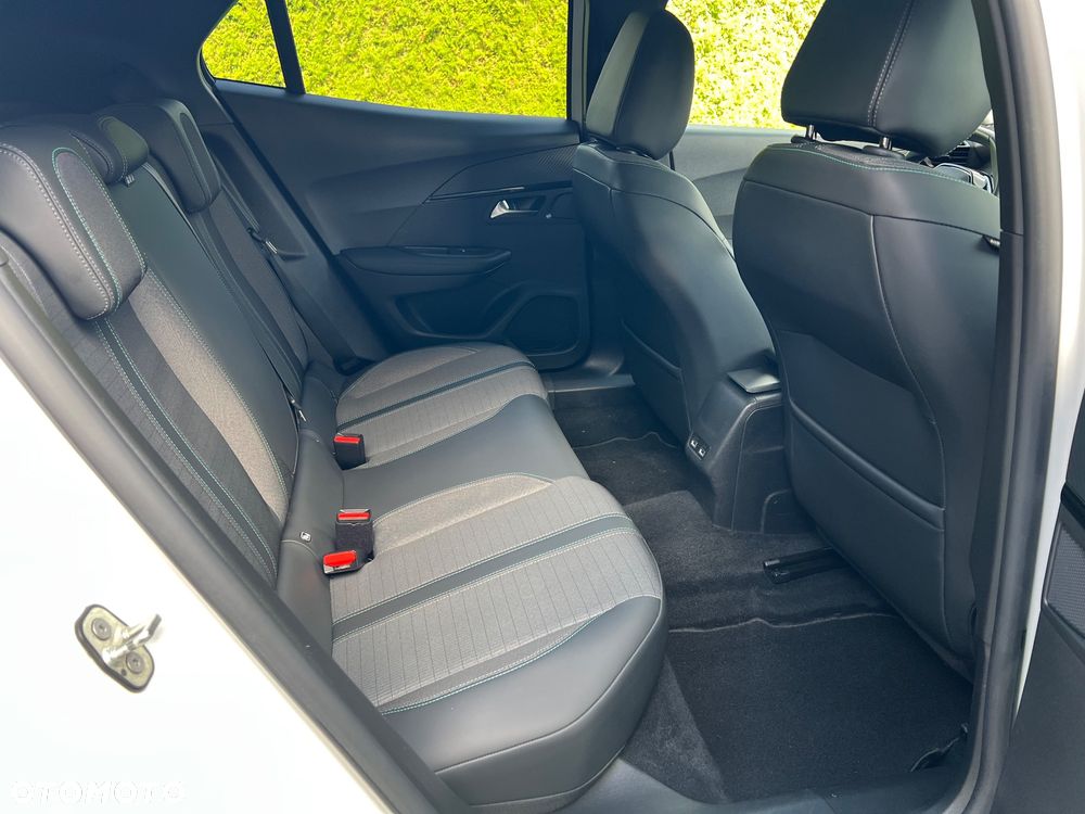 Peugeot 2008 BlueHDi 130 Allure S&S EAT8 - 24