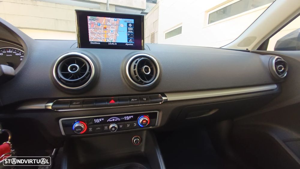 Audi A3 Sportback 1.6 TDI B.Line Attraction Ultra - 14