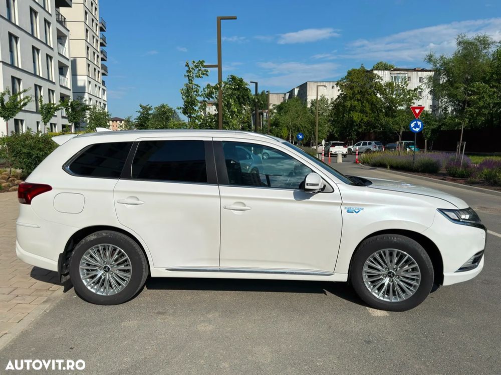 Mitsubishi Outlander PHEV 2.4 L 4X4 Instyle+ - 8