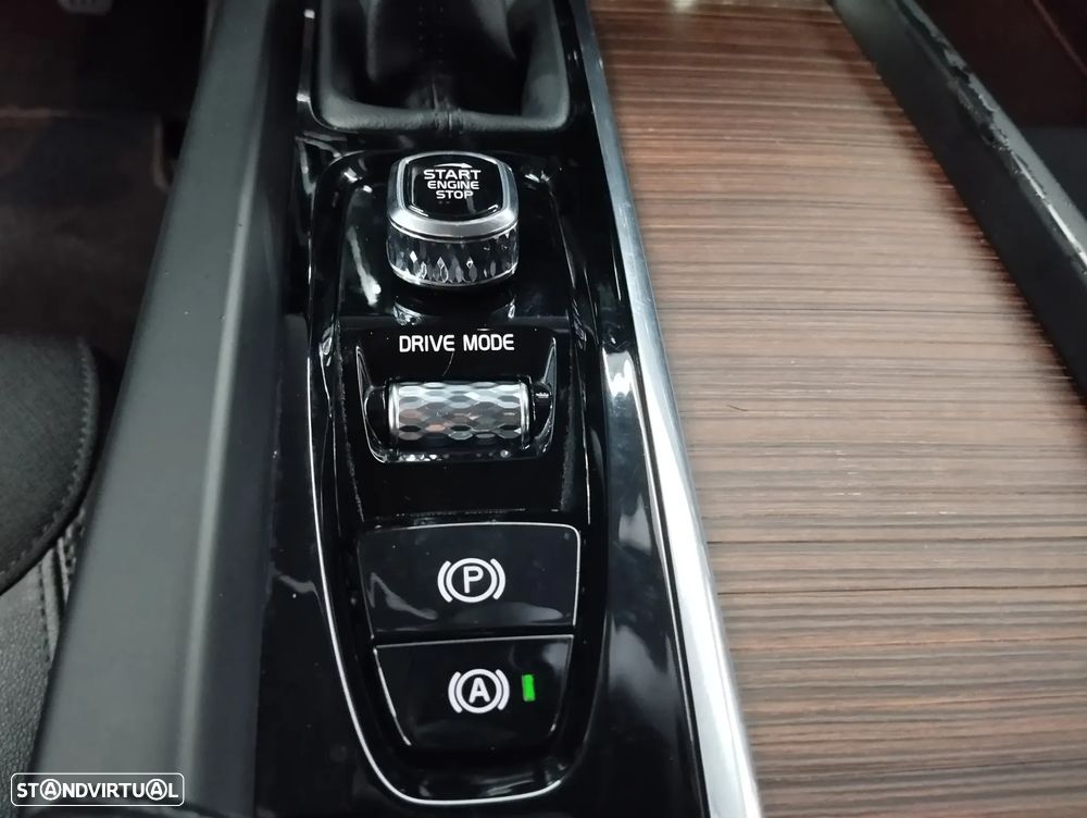 Volvo XC 60 2.0 D3 Momentum Plus - 35